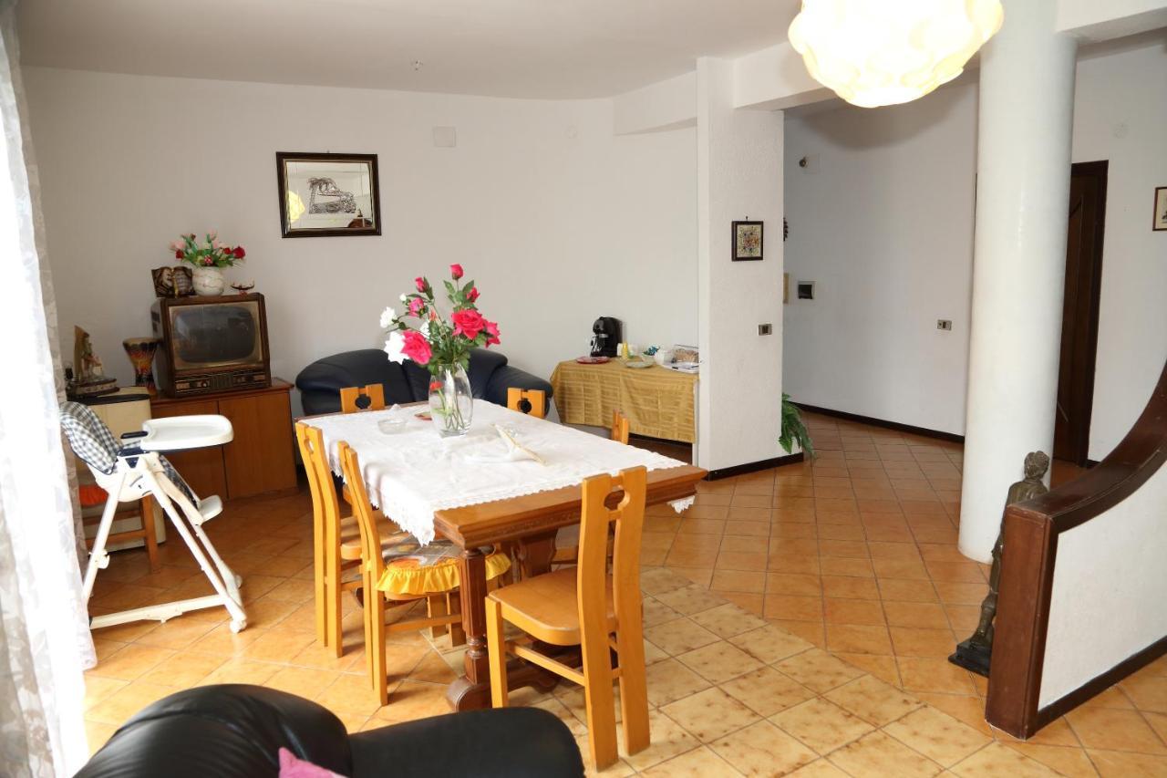 Bed and Breakfast Arcobaleno Campagna Exterior foto